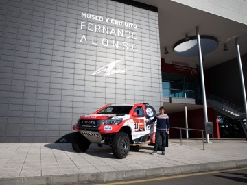 Toyota Hilux Dakar trafiła do muzeum Fernando Alonso